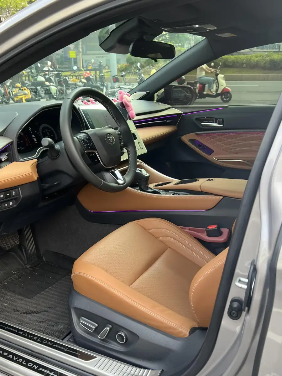 Toyota Avalon 2.0L E-CVT Luxury