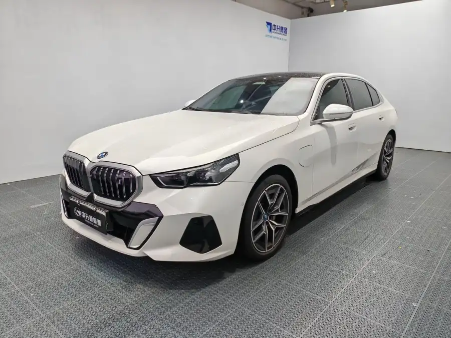 BMW i5 eDrive35L