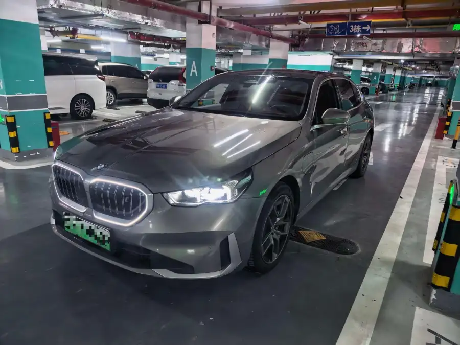 BMW i5 eDrive35L