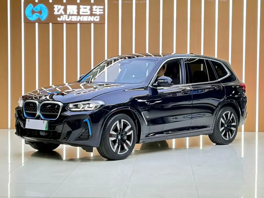 BMW iX3 Lead