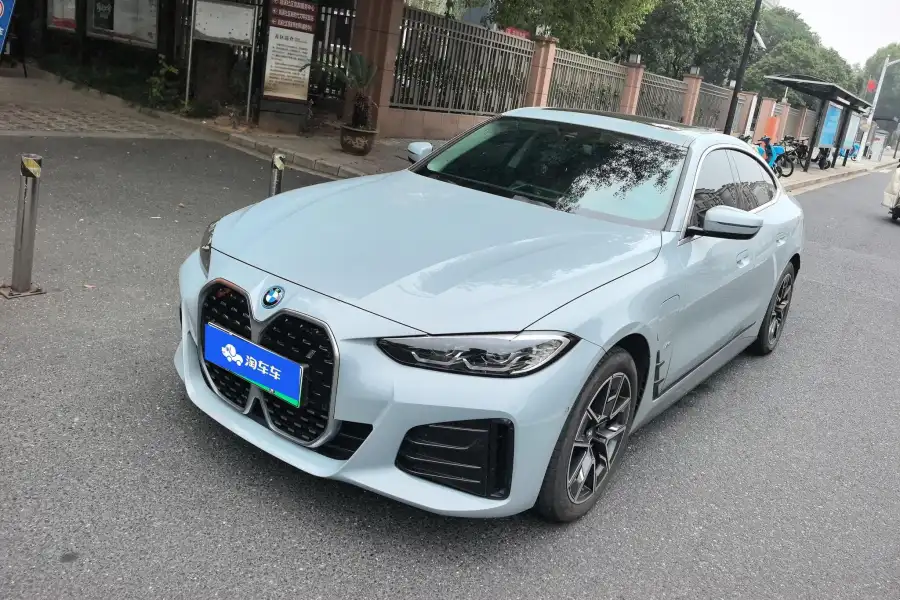 BMW i4 eDrive35
