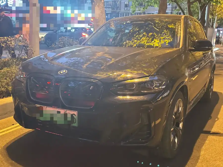 BMW iX3 Lead