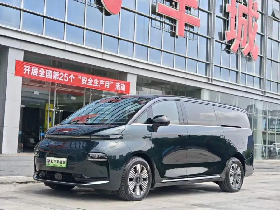 Geely Galaxy LEVC L380 140kWh 6 мест 4WD Ultra