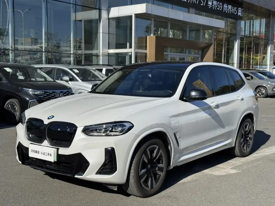 BMW iX3 Lead