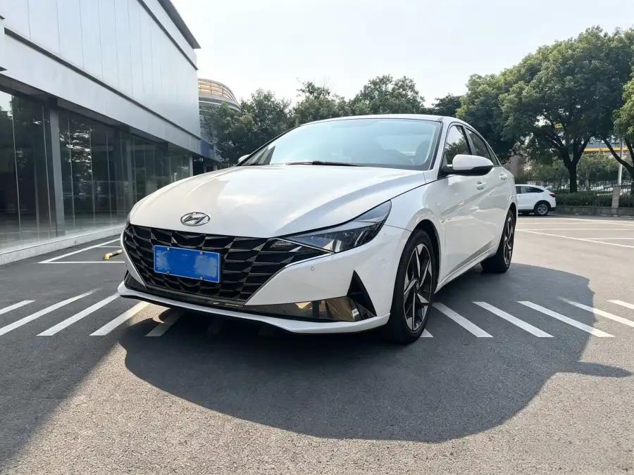 Hyundai Elantra 1.5L CVT LUX Premium