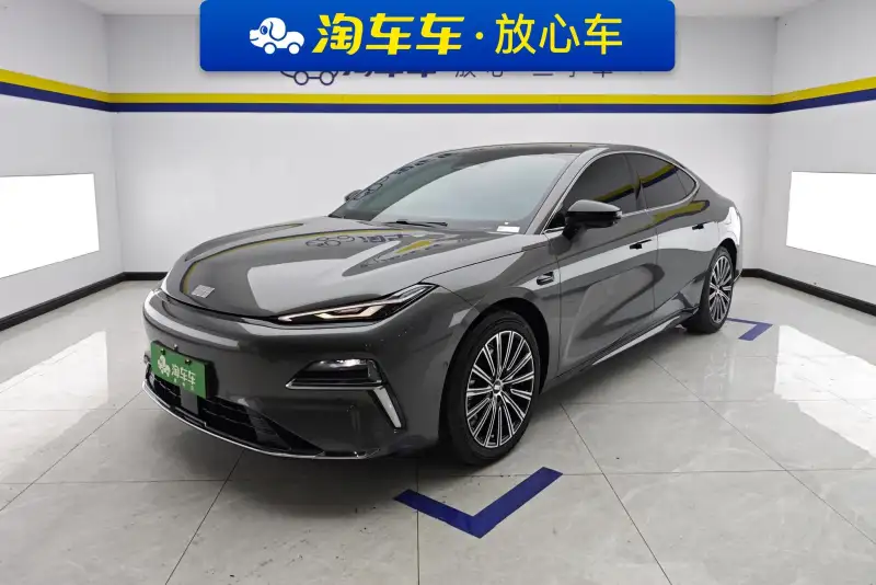 Geely Galaxy Starshine 8 PHEV 130km EM-i