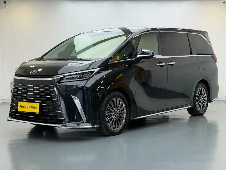 Lexus LM 500h DIRECT4 6 мест