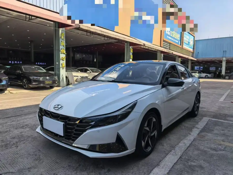 Hyundai Elantra 1.5L CVT LUX Premium