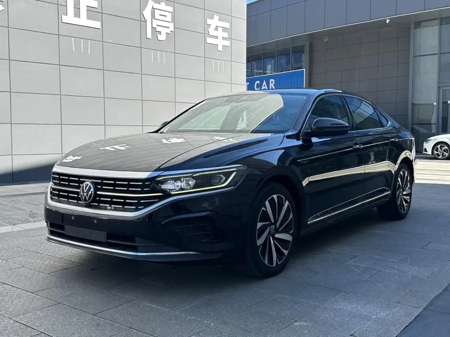 Volkswagen Passat 380TSI Luxury