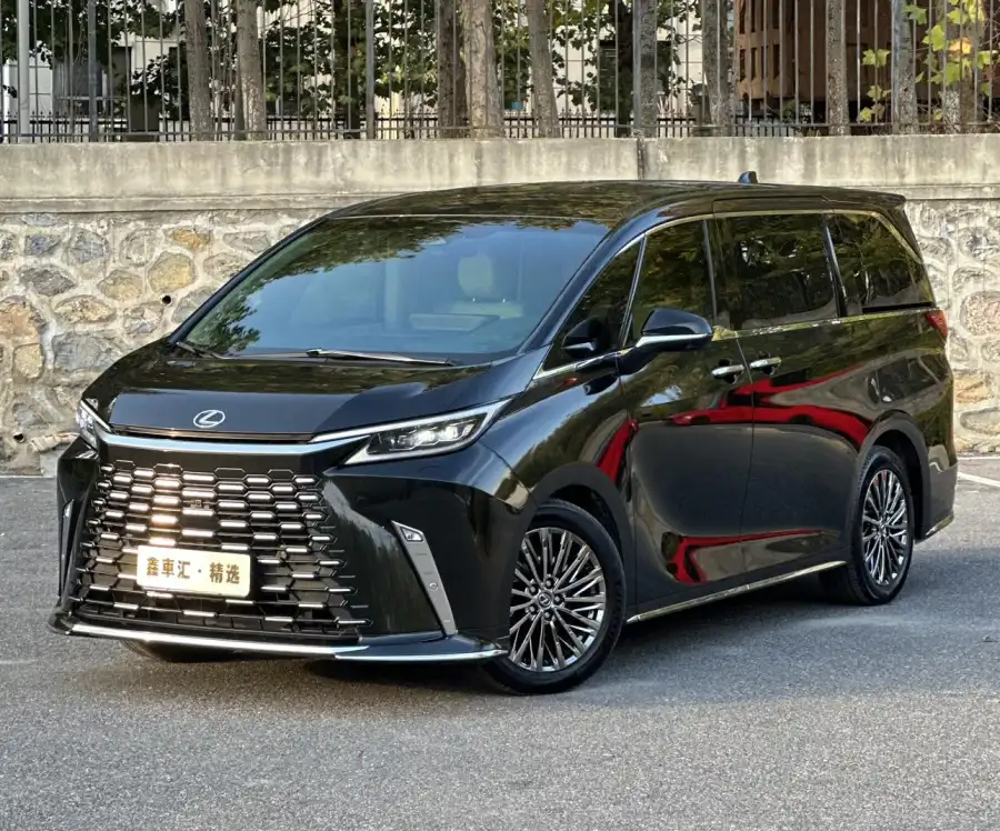 Lexus LM 500h DIRECT4 6 мест