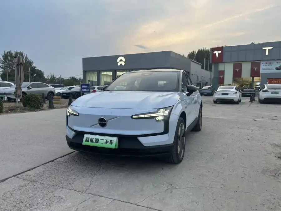 Volvo EX30 RWD Long Range Plus