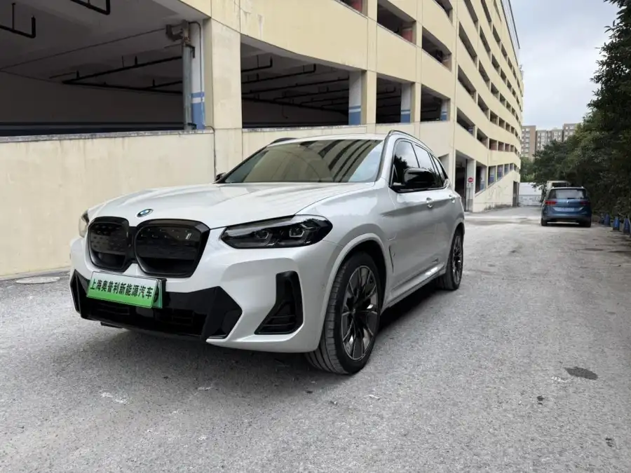BMW iX3