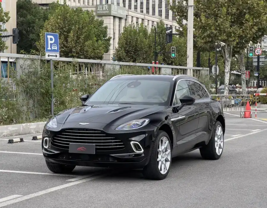 Aston Martin DBX 4.0T V8
