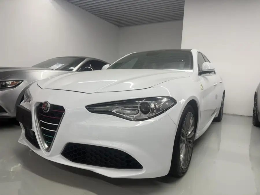Alfa Romeo Giulia 2.0T 280HP Luxury