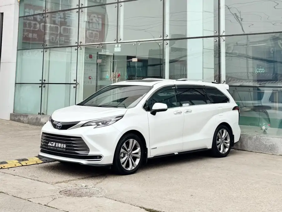 Toyota Sienna 2.5L Supreme