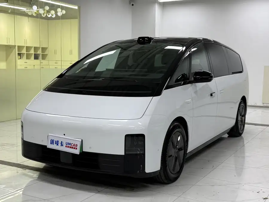 Li Auto MEGA Ultra