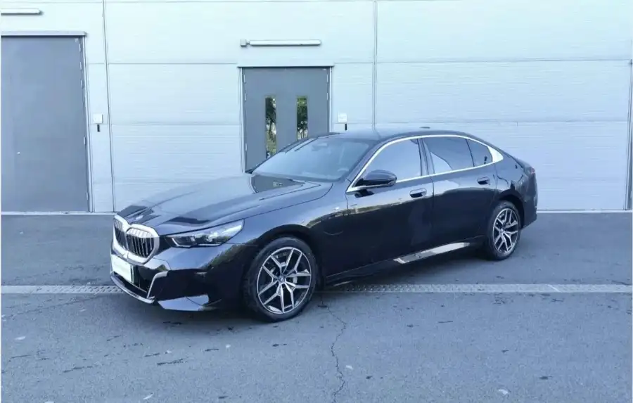 BMW i5 eDrive35L M