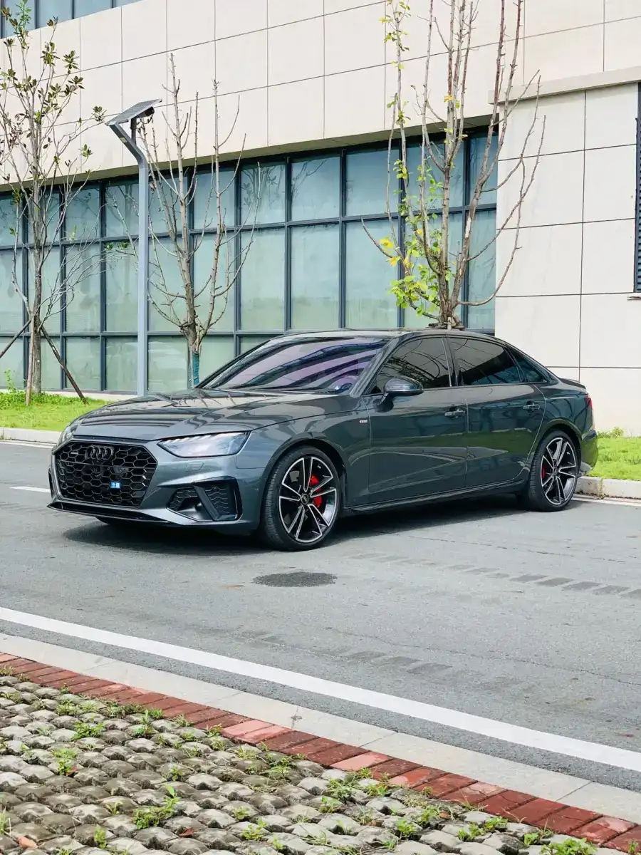 Audi A4L 45 TFSI quattro