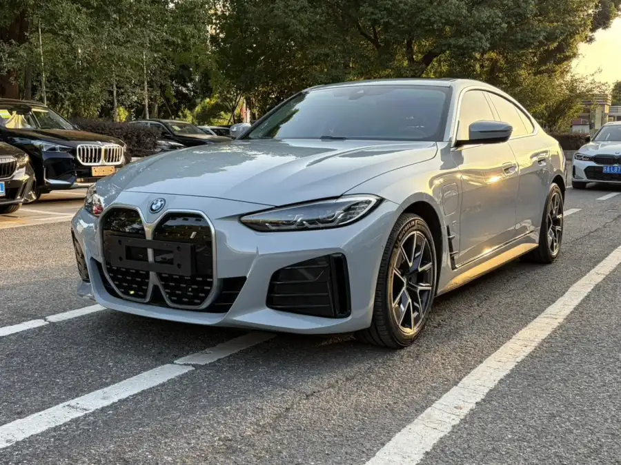 BMW i4 eDrive35