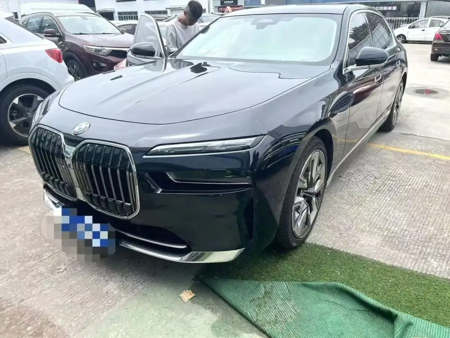 BMW 7 Series 740Li Lead