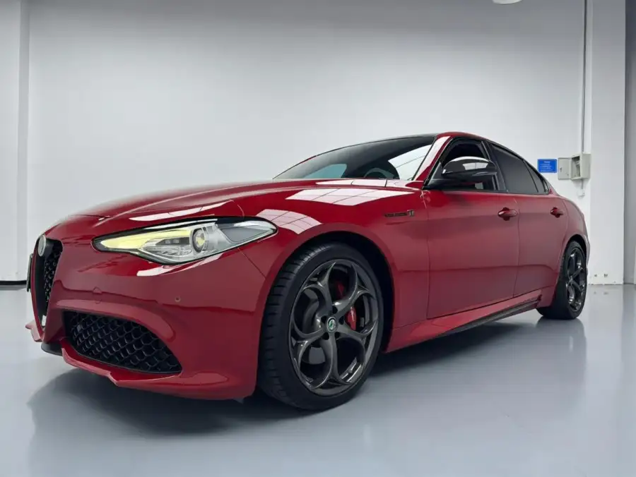 Alfa Romeo Giulia 2.0T 280HP Veloce Ti