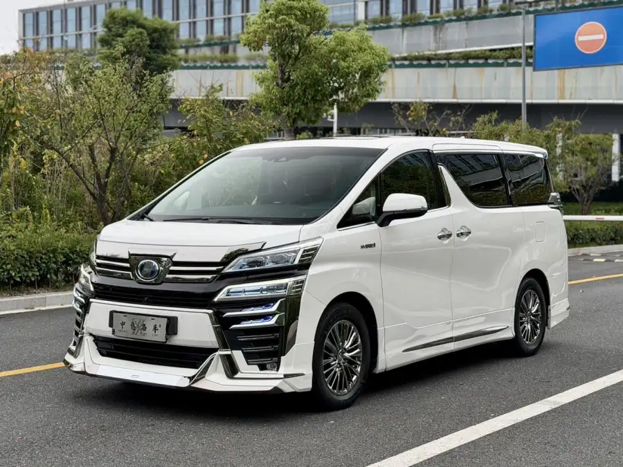 Toyota Vellfire 2.5L HV Luxury