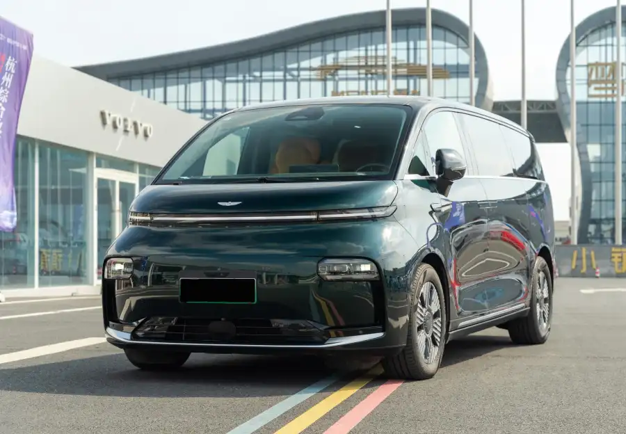 Geely Galaxy LEVC L380 140kWh 6 мест 4WD Ultra