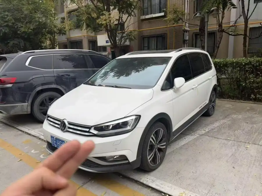 Volkswagen Touran L 280TSI DSG 7 мест