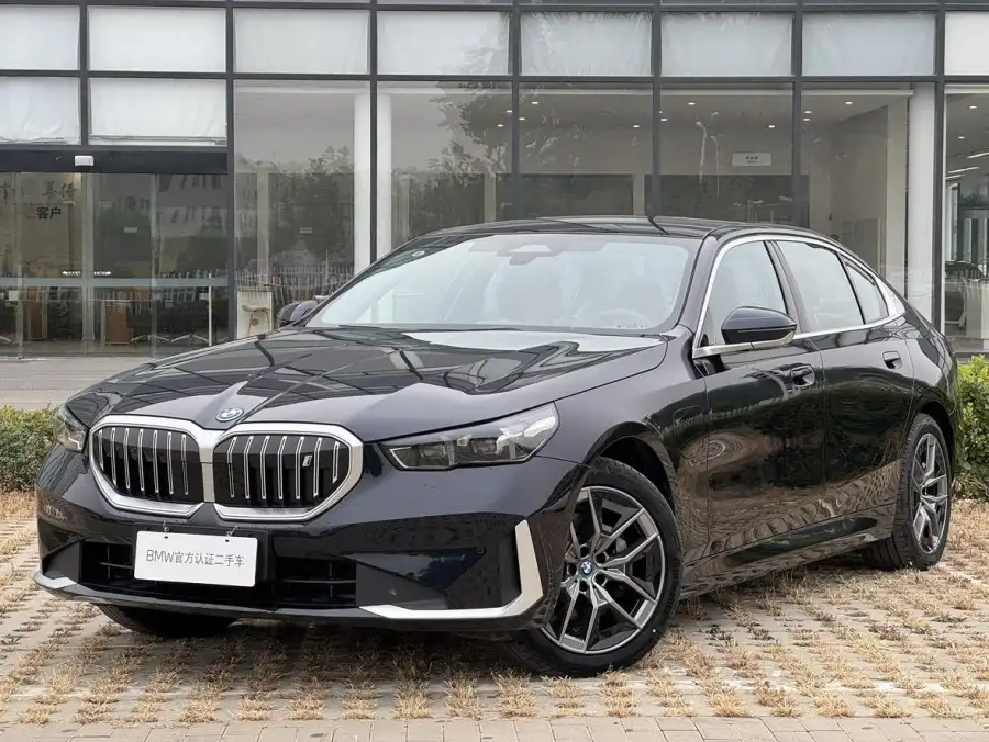 BMW i5 eDrive35L
