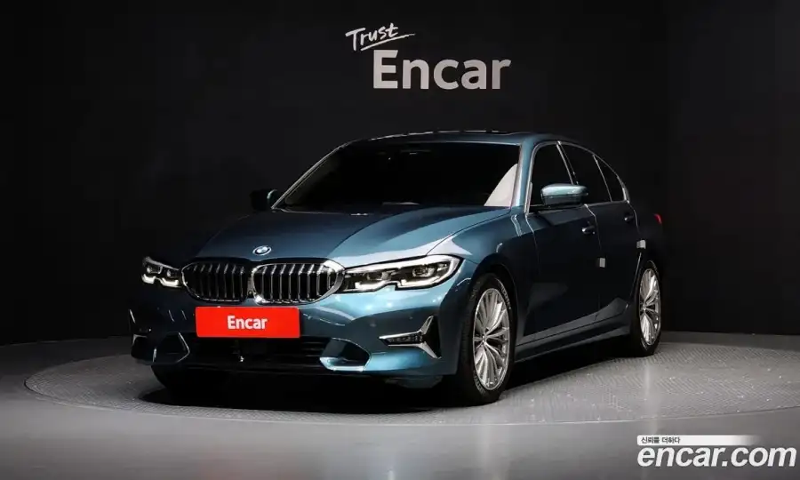 BMW 3-Series 320i Luxury