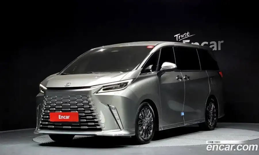 Lexus LM 500h Royal