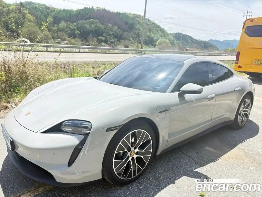 Porsche Taycan Base