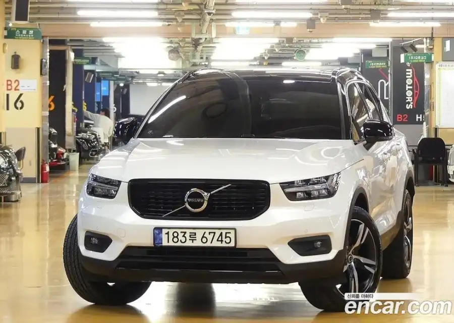 Volvo XC40 B4 R-Design