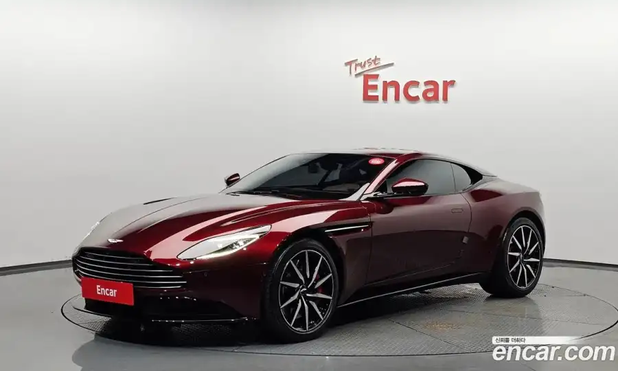 Aston Martin DB11