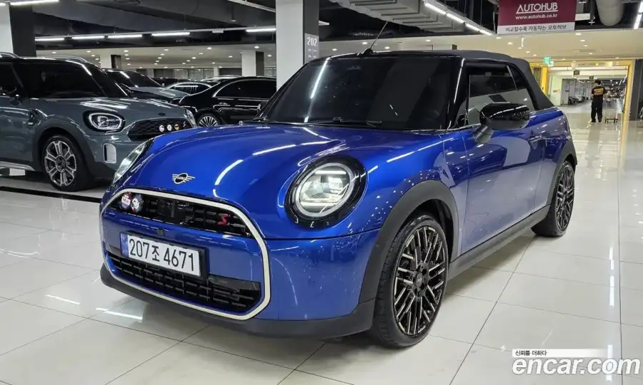 Mini Cooper Convertible Favoured
