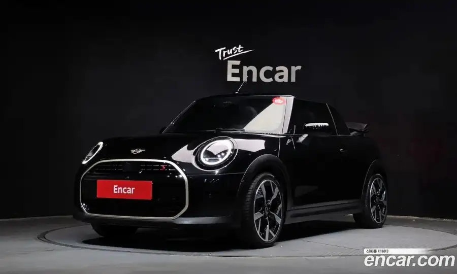 Mini Cooper Convertible Favoured