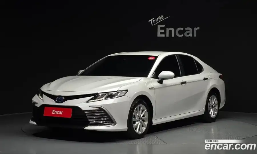 Toyota Camry 2.5 LE Hybrid