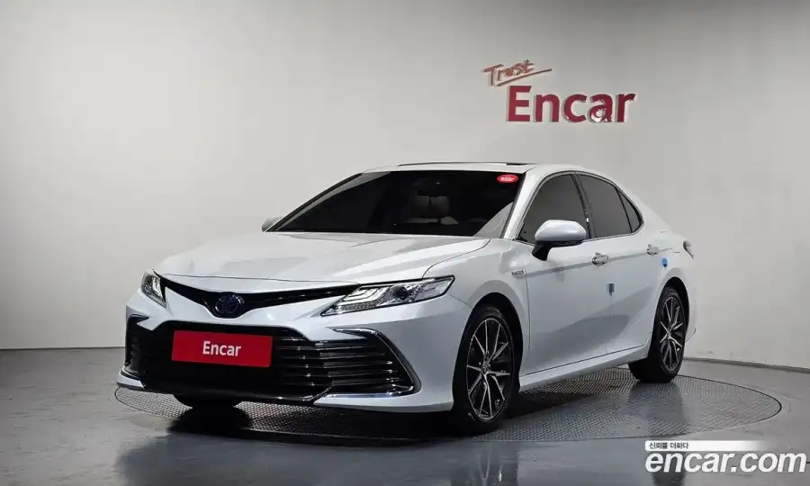 Toyota Camry 2.5 XLE Hybrid