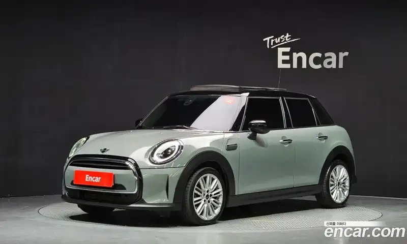 Mini Cooper 5-Door Classic Plus