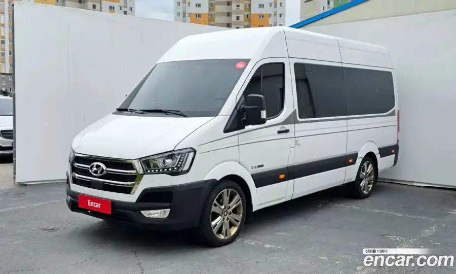 Hyundai Solati 15-seater