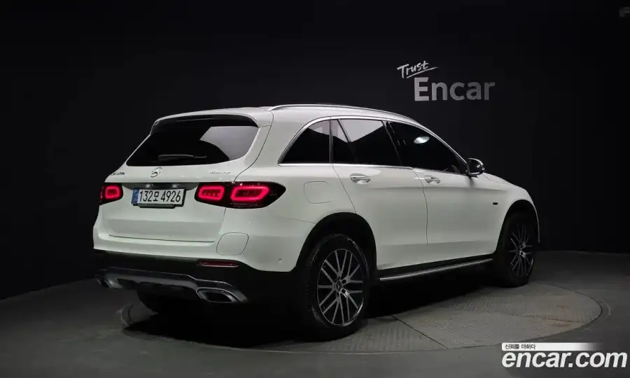 Mercedes-Benz GLC-Class GLC300e 4MATIC