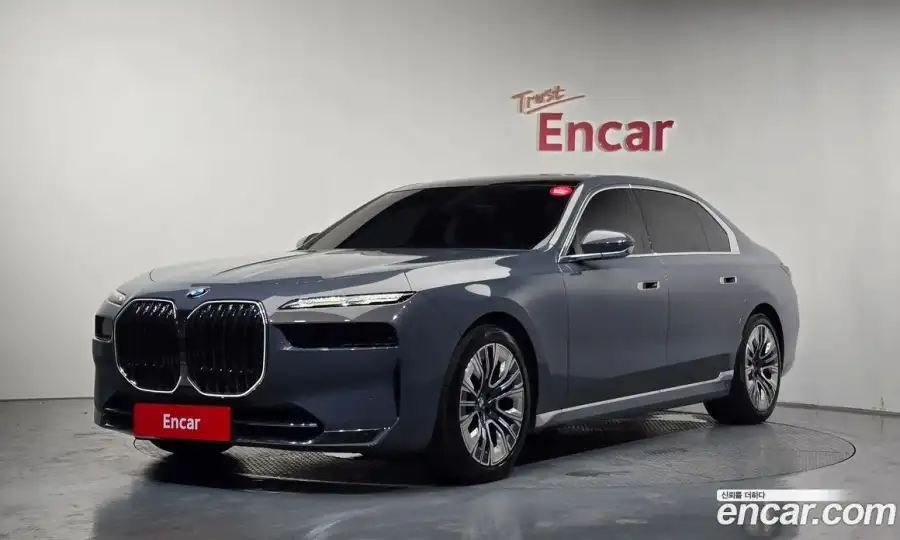 BMW 7-Series 740i sDrive Design Pure
