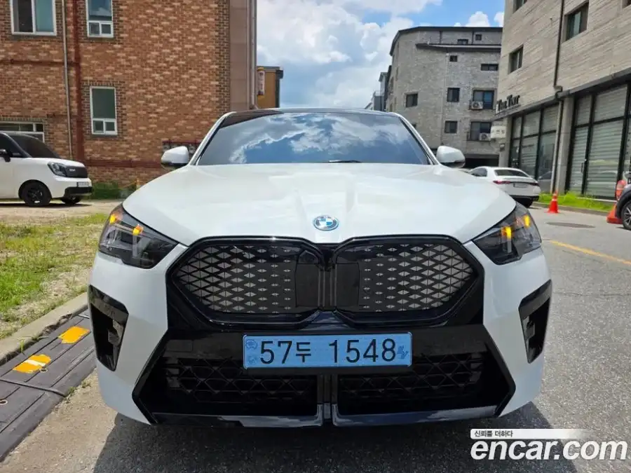BMW iX2 eDrive 20 M Sport