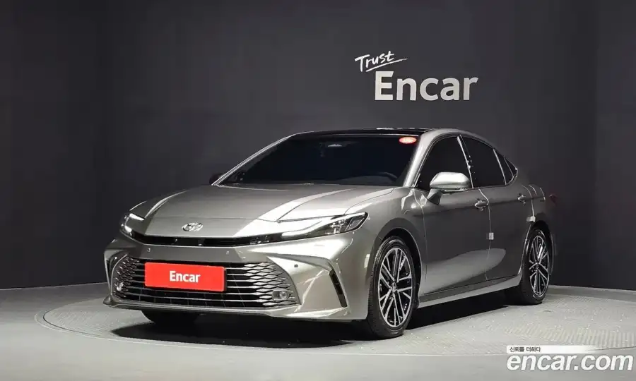 Toyota Camry 2.5 XLE Premium Hybrid