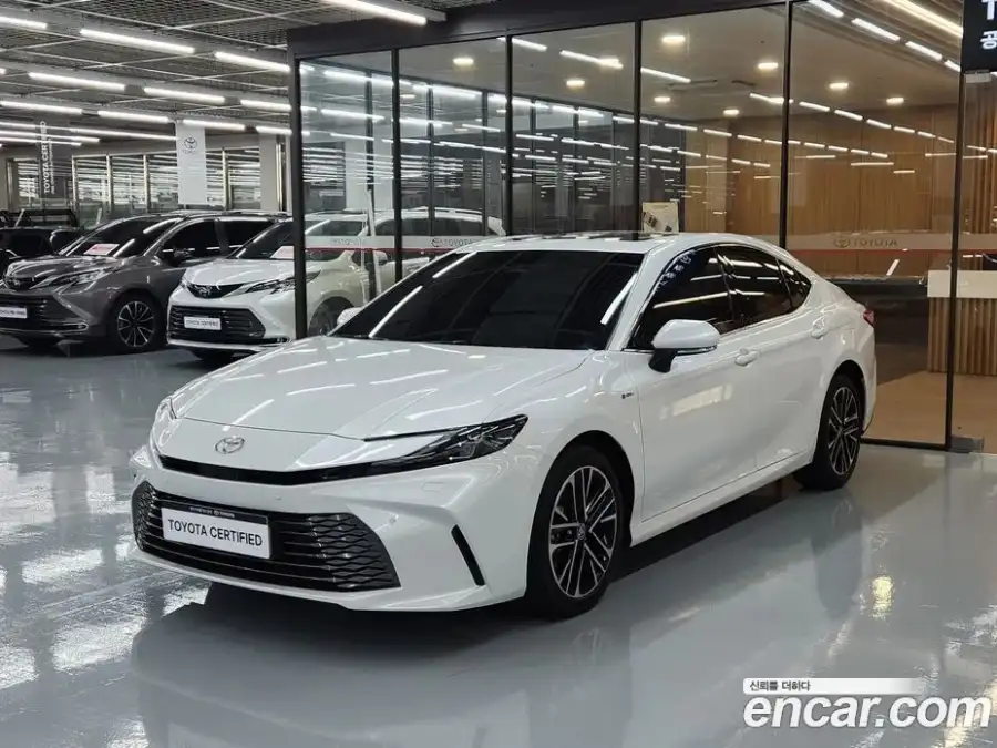 Toyota Camry 2.5 XLE Hybrid