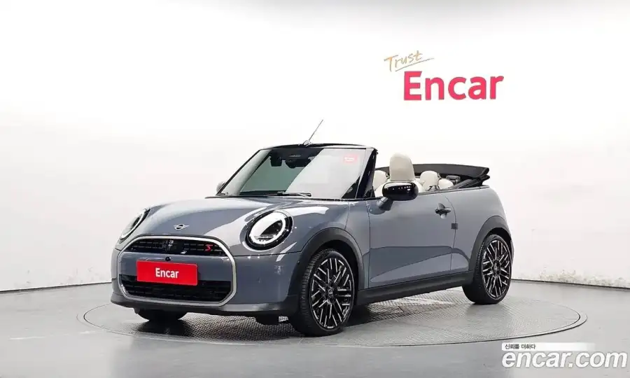 Mini Cooper Convertible Favoured