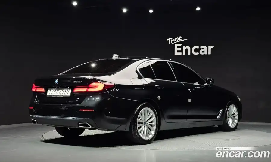 BMW 5-Series 520i Luxury