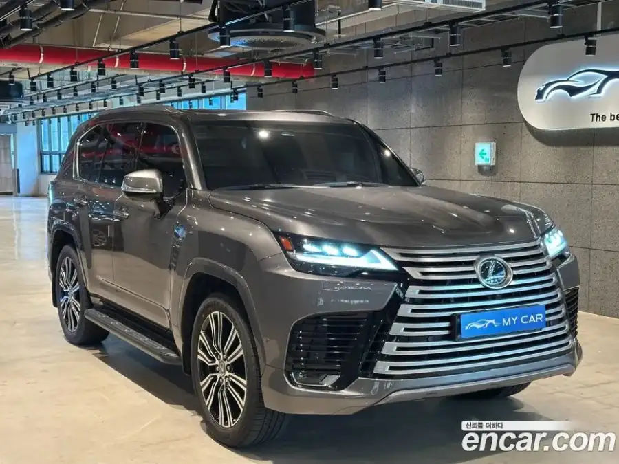 Lexus LX 700h Luxury
