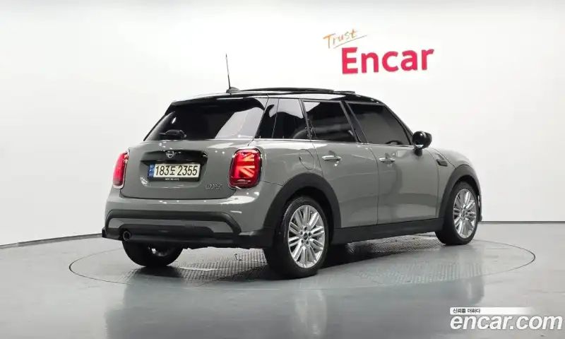 Mini Cooper 5-Door Classic Plus