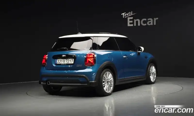 Mini Cooper Classic Plus Launch Pack